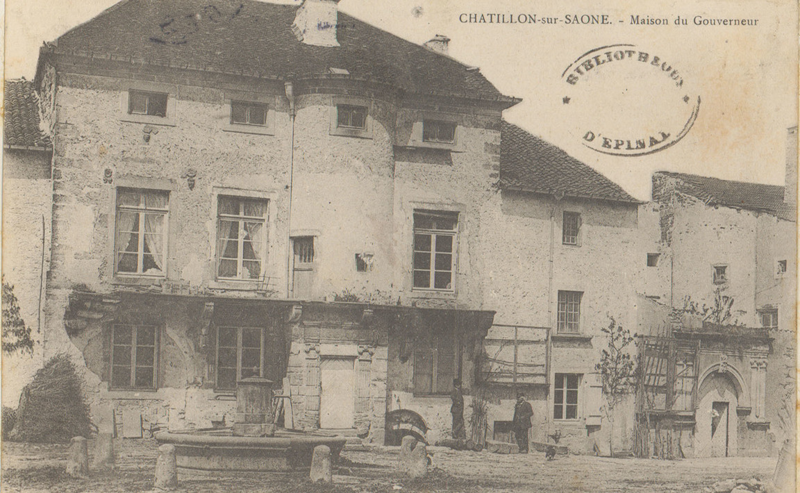 Contenu du La Fontaine devant la maison du Gouverneur à Châtillon-sur-Saône