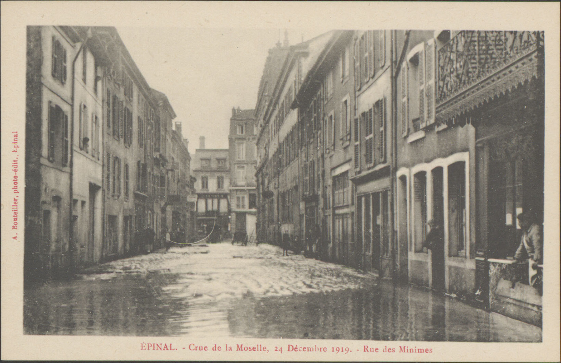 Contenu du Épinal, Crue de la Moselle, 24 décembre 1919, Rue des Minimes Contenu du Épinal, Crue de la Moselle, 24 décembre 1919, Rue des Minimes