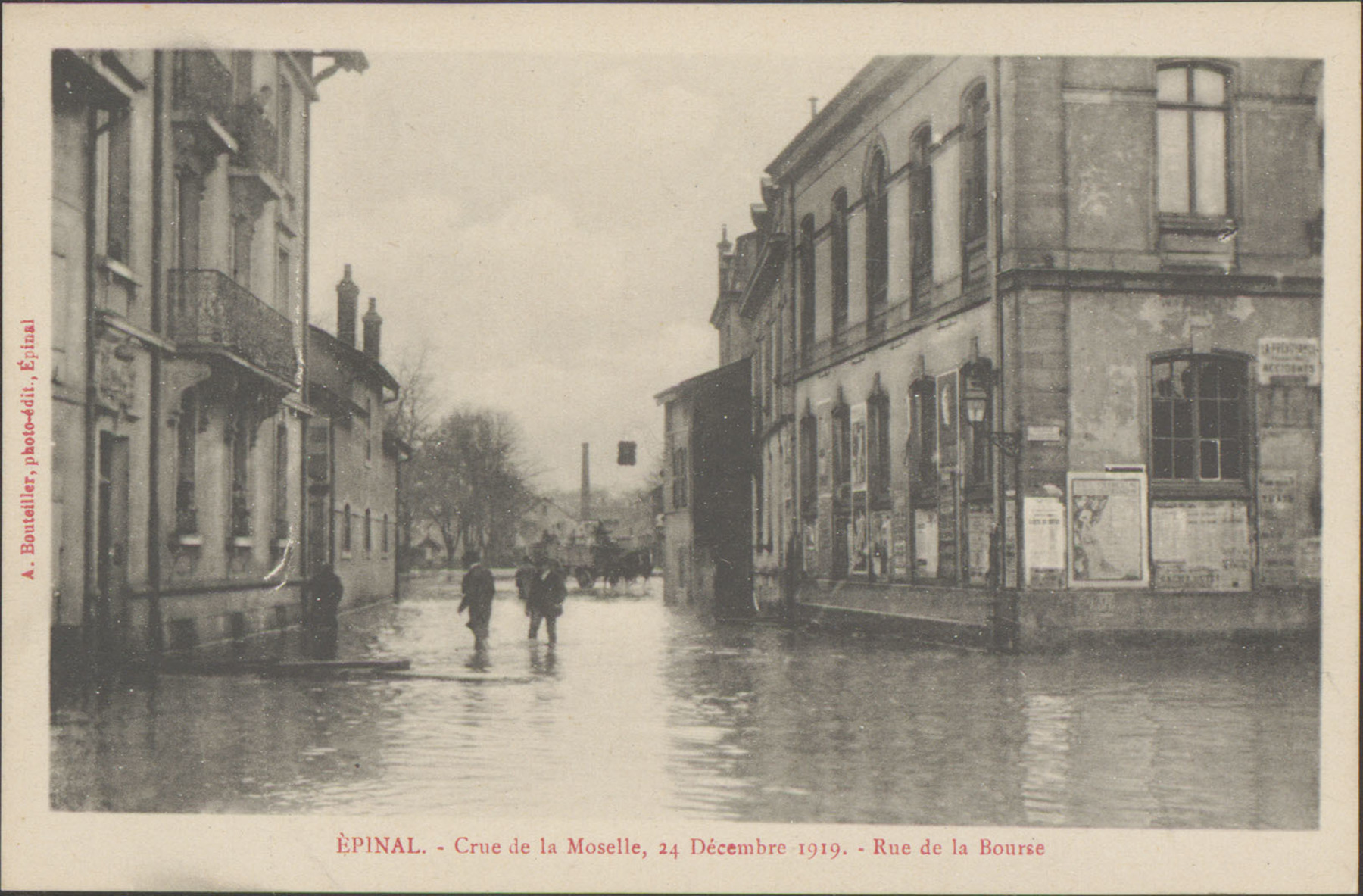 Contenu du Épinal, Crue de la Moselle, 24 décembre 1919, Rue de la Bourse Contenu du Épinal, Crue de la Moselle, 24 décembre 1919, Rue de la Bourse