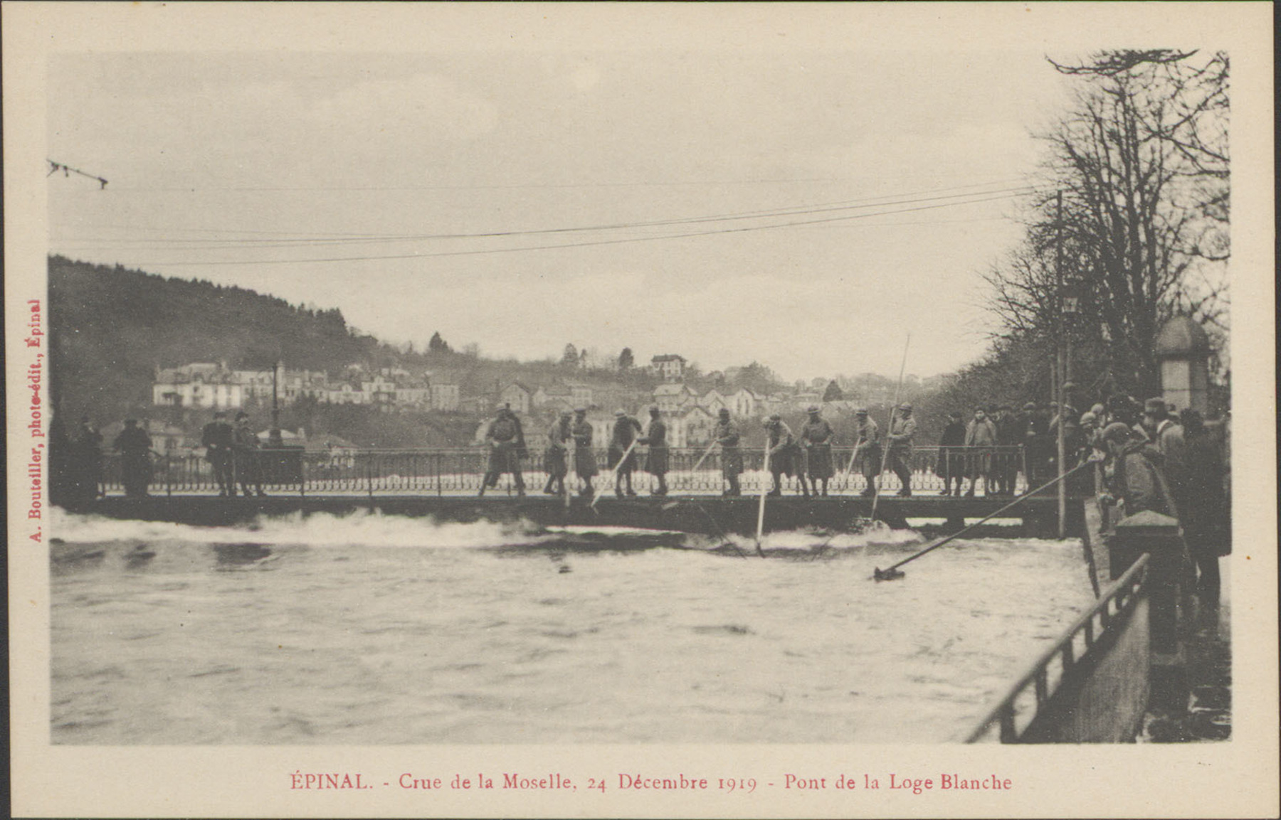 Contenu du Épinal, Crue de la Moselle, 24 décembre 1919, Pont de la Loge Blanche Contenu du Épinal, Crue de la Moselle, 24 décembre 1919, Pont de la Loge Blanche