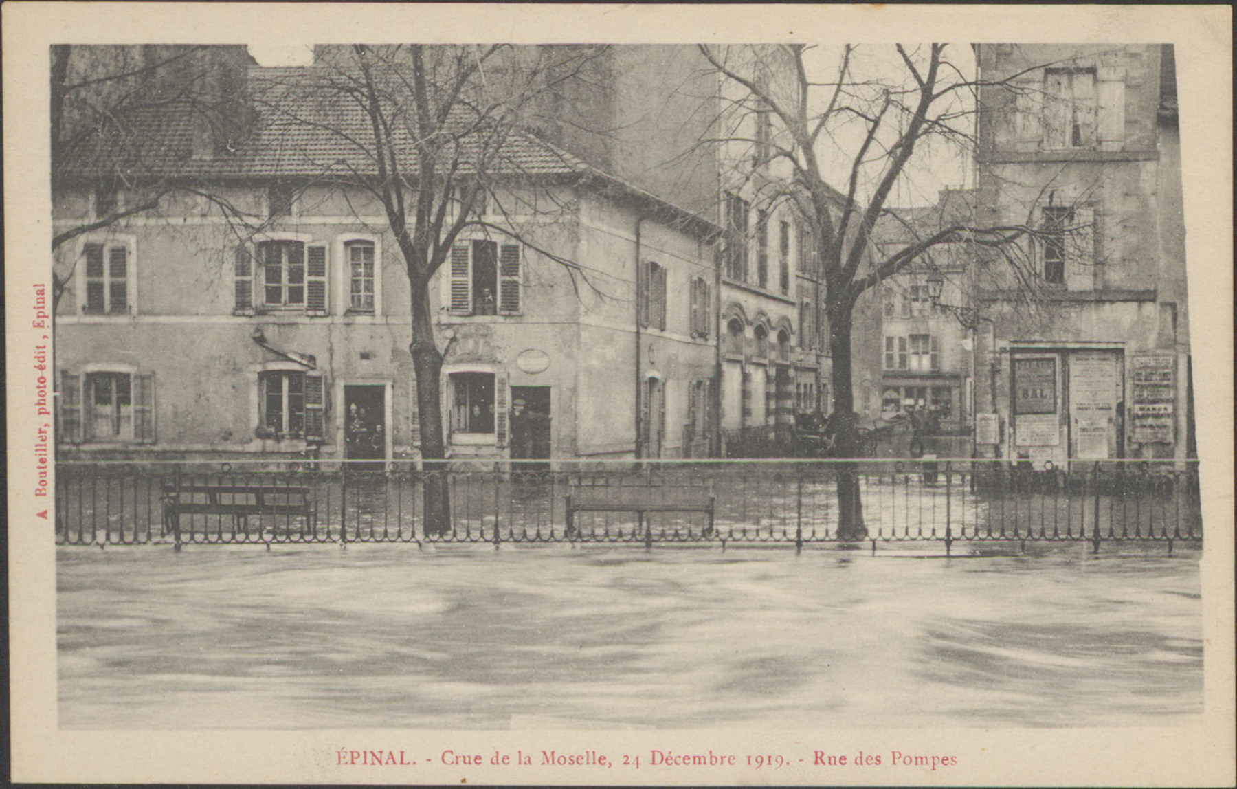 Contenu du Épinal, Crue de la Moselle, 24 décembre 1919, Rue des Pompes Contenu du Épinal, Crue de la Moselle, 24 décembre 1919, Rue des Pompes