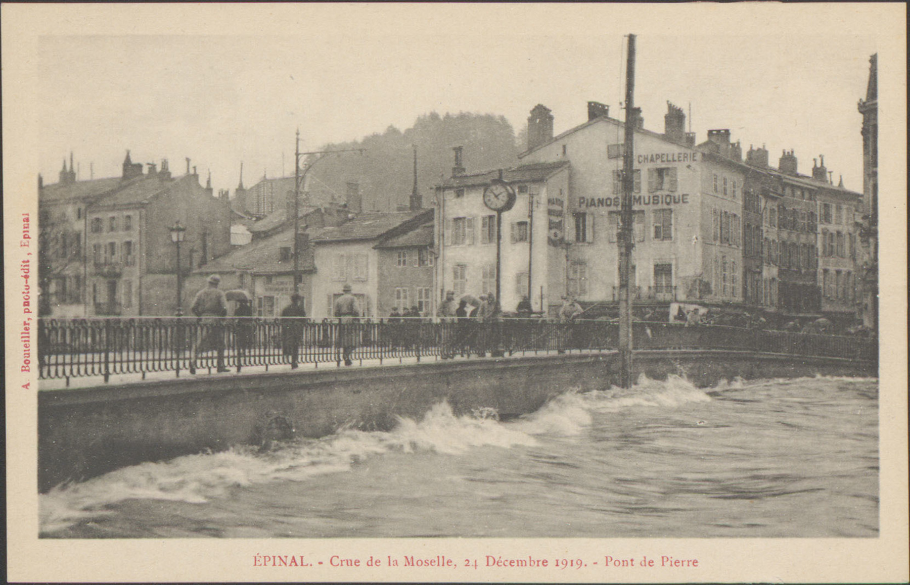 Contenu du Épinal, Crue de la Moselle, 24 décembre 1919, Pont de Pierre Contenu du Épinal, Crue de la Moselle, 24 décembre 1919, Pont de Pierre
