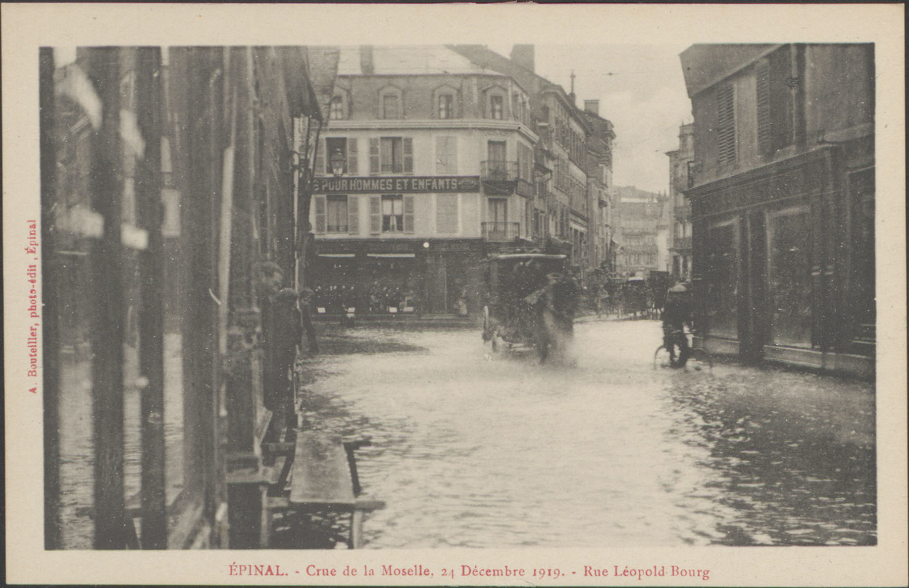 Contenu du Épinal, Crue de la Moselle, 24 décembre 1919, Rue Léopold-Bourg Contenu du Épinal, Crue de la Moselle, 24 décembre 1919, Rue Léopold-Bourg