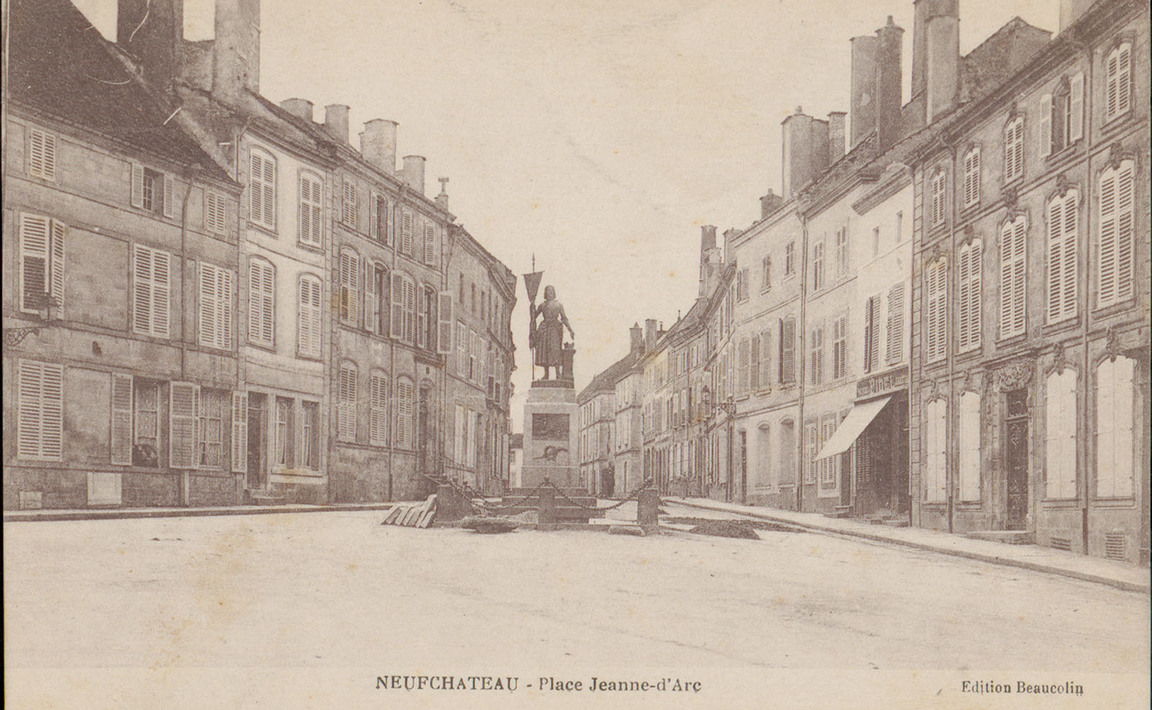 Contenu du Neufchâteau - Place Jeanne-d'Arc