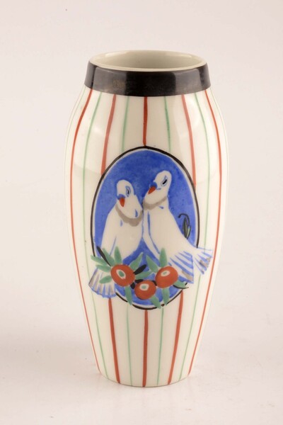 Les Arts Réunis, Vase à décor de colombes © Nancy, musée de l’École de Nancy, photo Damien Boyer